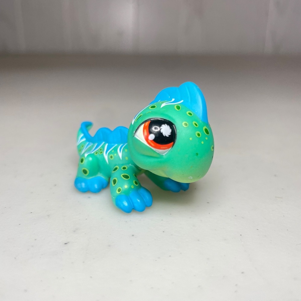 Hasbro Littlest Pet Shop Iguana 906 Green Blue Lizard LPS Figure